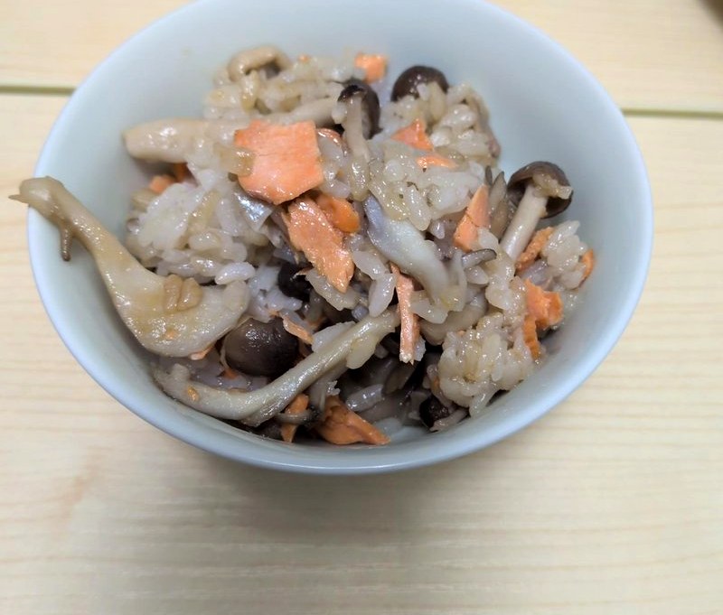 紅鮭入りのきのこご飯